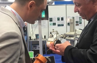 Objaśnianie budowy mechanicznej głowicy USG sprzed 30 lat.