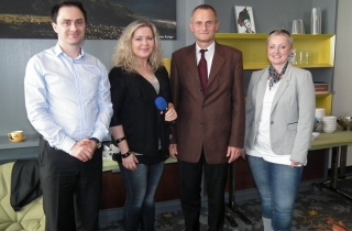 Prowadząca audycję ze specjalistami z wrocławskich klinik